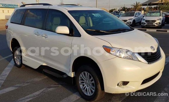 Buy Import Toyota Sienna White Car in Import - Dubai in Maseru Buy Import Toyota Sienna White Car in Import - Dubai in Maseru