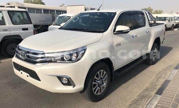 اشتري جديد Toyota Hilux White سيارة في Maputsoa في Leribe