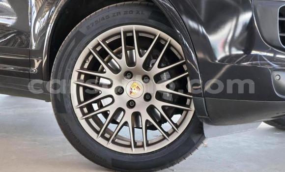 Sayi Na hannu Porsche Cayenne Black Mota in Maseru a Maseru Sayi Na hannu Porsche Cayenne Black Mota in Maseru a Maseru