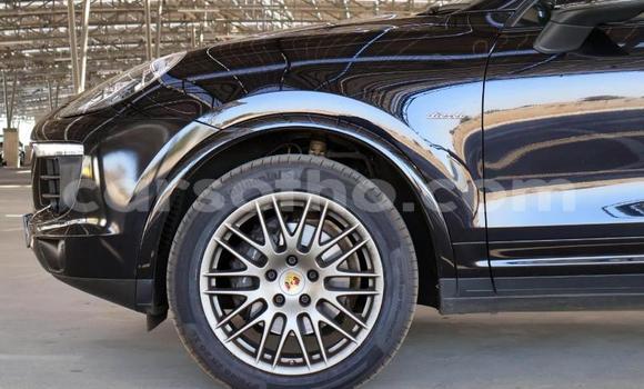 Sayi Na hannu Porsche Cayenne Black Mota in Maseru a Maseru Sayi Na hannu Porsche Cayenne Black Mota in Maseru a Maseru