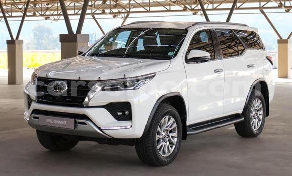 Sayi Na hannu Toyota Fortuner White Mota in Maseru a Maseru