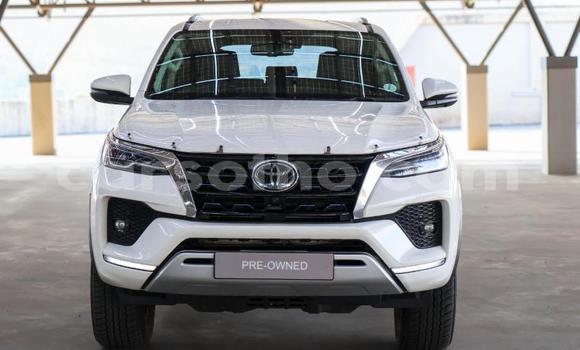 Sayi Na hannu Toyota Fortuner White Mota in Maseru a Maseru Sayi Na hannu Toyota Fortuner White Mota in Maseru a Maseru