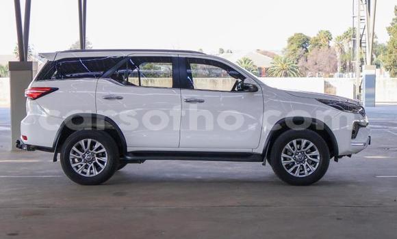 Sayi Na hannu Toyota Fortuner White Mota in Maseru a Maseru Sayi Na hannu Toyota Fortuner White Mota in Maseru a Maseru