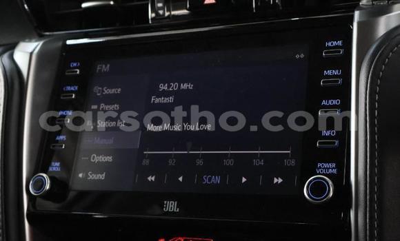 Sayi Na hannu Toyota Fortuner White Mota in Maseru a Maseru Sayi Na hannu Toyota Fortuner White Mota in Maseru a Maseru