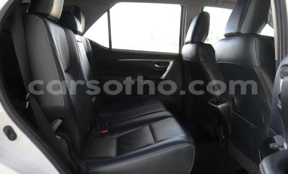 Sayi Na hannu Toyota Fortuner White Mota in Maseru a Maseru Sayi Na hannu Toyota Fortuner White Mota in Maseru a Maseru