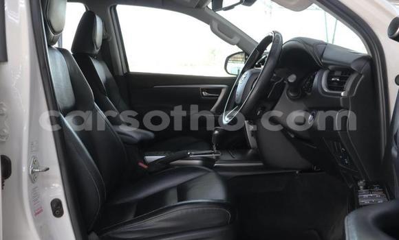 Sayi Na hannu Toyota Fortuner White Mota in Maseru a Maseru Sayi Na hannu Toyota Fortuner White Mota in Maseru a Maseru
