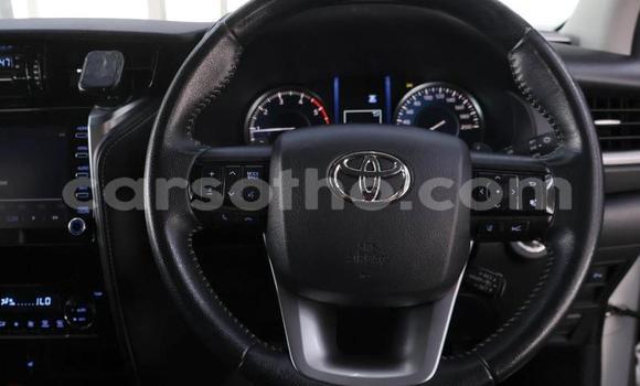 Sayi Na hannu Toyota Fortuner White Mota in Maseru a Maseru Sayi Na hannu Toyota Fortuner White Mota in Maseru a Maseru