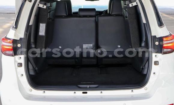 Sayi Na hannu Toyota Fortuner White Mota in Maseru a Maseru Sayi Na hannu Toyota Fortuner White Mota in Maseru a Maseru