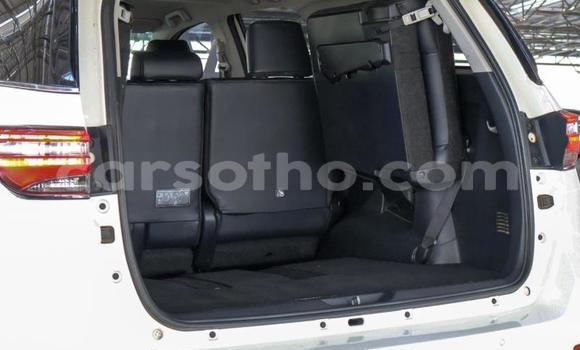 Sayi Na hannu Toyota Fortuner White Mota in Maseru a Maseru Sayi Na hannu Toyota Fortuner White Mota in Maseru a Maseru