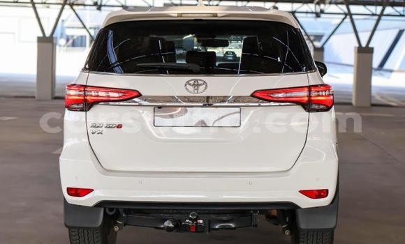 Sayi Na hannu Toyota Fortuner White Mota in Maseru a Maseru Sayi Na hannu Toyota Fortuner White Mota in Maseru a Maseru