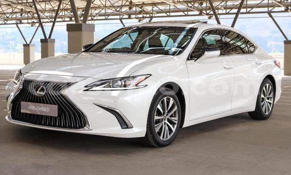 Sayi Na hannu Lexus ES White Mota in Maseru a Maseru Sayi Na hannu Lexus ES White Mota in Maseru a Maseru