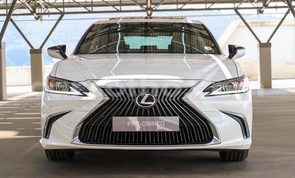 Sayi Na hannu Lexus ES White Mota in Maseru a Maseru Sayi Na hannu Lexus ES White Mota in Maseru a Maseru