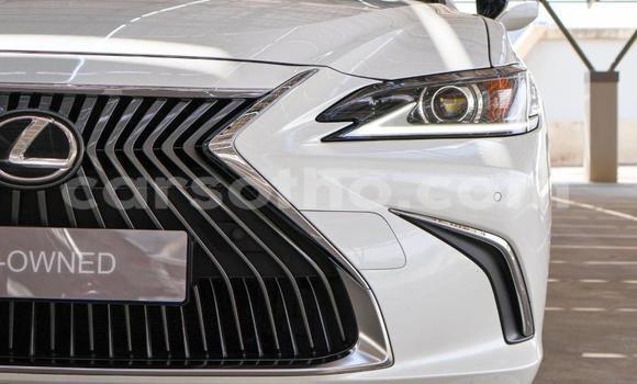 Sayi Na hannu Lexus ES White Mota in Maseru a Maseru Sayi Na hannu Lexus ES White Mota in Maseru a Maseru