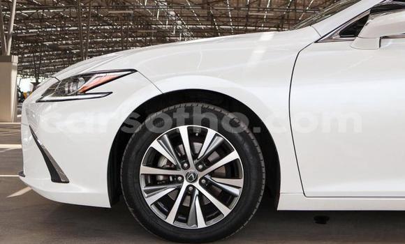 Sayi Na hannu Lexus ES White Mota in Maseru a Maseru Sayi Na hannu Lexus ES White Mota in Maseru a Maseru