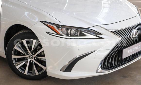 Sayi Na hannu Lexus ES White Mota in Maseru a Maseru Sayi Na hannu Lexus ES White Mota in Maseru a Maseru