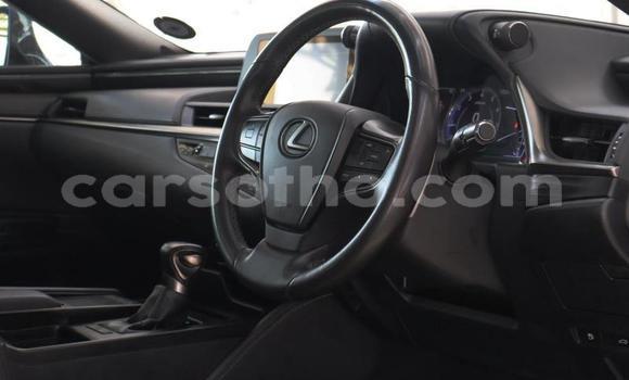 Sayi Na hannu Lexus ES White Mota in Maseru a Maseru Sayi Na hannu Lexus ES White Mota in Maseru a Maseru