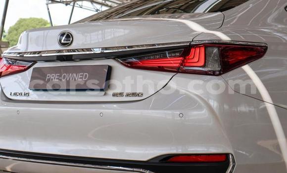 Sayi Na hannu Lexus ES White Mota in Maseru a Maseru Sayi Na hannu Lexus ES White Mota in Maseru a Maseru