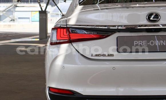 Sayi Na hannu Lexus ES White Mota in Maseru a Maseru Sayi Na hannu Lexus ES White Mota in Maseru a Maseru