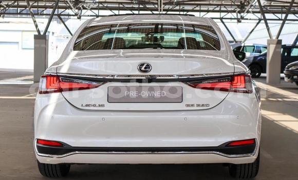 Sayi Na hannu Lexus ES White Mota in Maseru a Maseru Sayi Na hannu Lexus ES White Mota in Maseru a Maseru