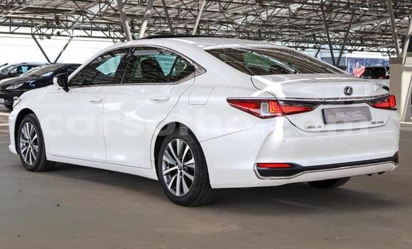 Sayi Na hannu Lexus ES White Mota in Maseru a Maseru Sayi Na hannu Lexus ES White Mota in Maseru a Maseru