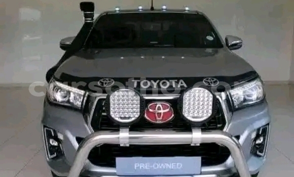 Sayi Na hannu Toyota Hilux Silver Mota in Maseru a Maseru Sayi Na hannu Toyota Hilux Silver Mota in Maseru a Maseru
