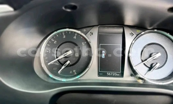 Sayi Na hannu Toyota Hilux Silver Mota in Maseru a Maseru Sayi Na hannu Toyota Hilux Silver Mota in Maseru a Maseru