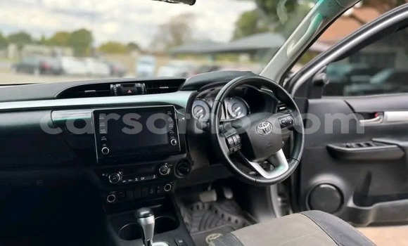 Sayi Na hannu Toyota Hilux Silver Mota in Maseru a Maseru Sayi Na hannu Toyota Hilux Silver Mota in Maseru a Maseru