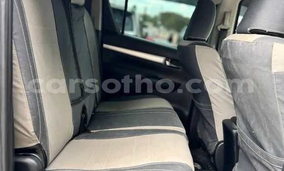 Sayi Na hannu Toyota Hilux Silver Mota in Maseru a Maseru Sayi Na hannu Toyota Hilux Silver Mota in Maseru a Maseru