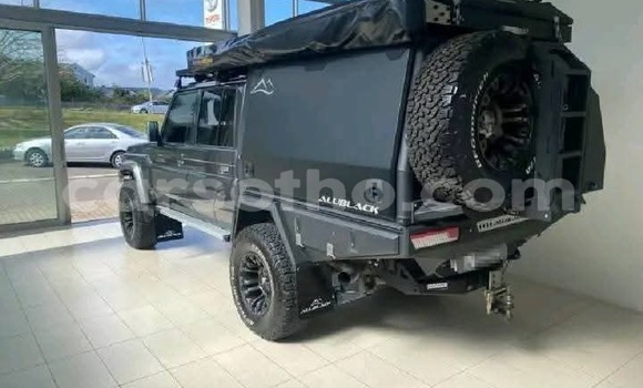 Sayi Na hannu Toyota Land Cruiser Black Mota in Thaba–Tseka a Mafeteng Sayi Na hannu Toyota Land Cruiser Black Mota in Thaba–Tseka a Mafeteng