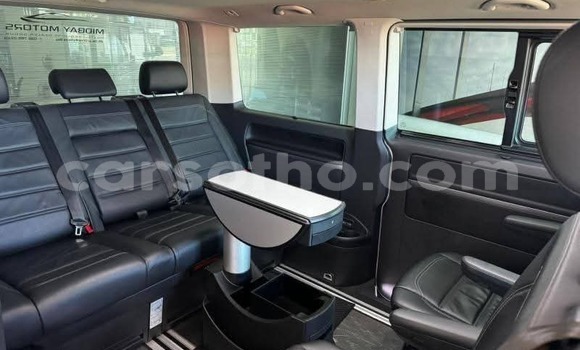 Sayi Na hannu Volkswagen Caravelle Black Mota in Maseru a Maseru Sayi Na hannu Volkswagen Caravelle Black Mota in Maseru a Maseru