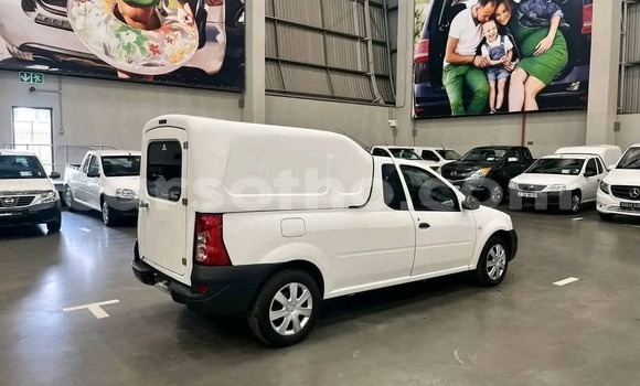 Sayi Na hannu Nissan NP 300 White Mota in Maseru a Maseru Sayi Na hannu Nissan NP 300 White Mota in Maseru a Maseru