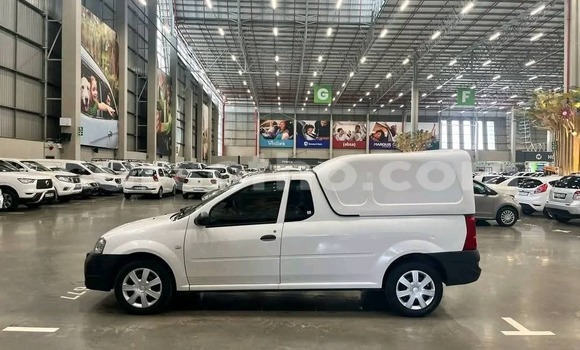 Sayi Na hannu Nissan NP 300 White Mota in Maseru a Maseru Sayi Na hannu Nissan NP 300 White Mota in Maseru a Maseru