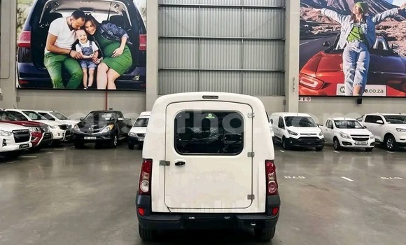 Sayi Na hannu Nissan NP 300 White Mota in Maseru a Maseru Sayi Na hannu Nissan NP 300 White Mota in Maseru a Maseru