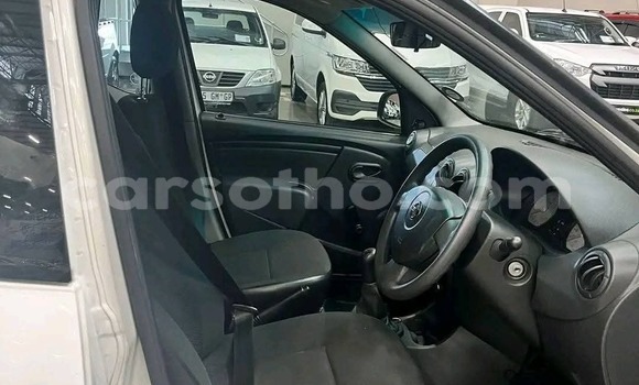 Sayi Na hannu Nissan NP 300 White Mota in Maseru a Maseru Sayi Na hannu Nissan NP 300 White Mota in Maseru a Maseru