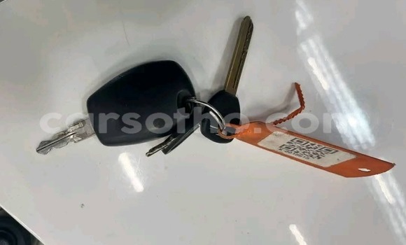 Sayi Na hannu Nissan NP 300 White Mota in Maseru a Maseru Sayi Na hannu Nissan NP 300 White Mota in Maseru a Maseru