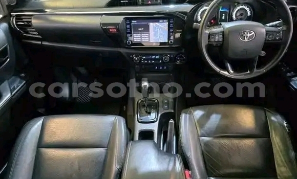 Sayi Na hannu Toyota Hilux White Mota in Maseru a Maseru Sayi Na hannu Toyota Hilux White Mota in Maseru a Maseru