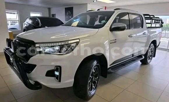 Sayi Na hannu Toyota Hilux White Mota in Maseru a Maseru Sayi Na hannu Toyota Hilux White Mota in Maseru a Maseru