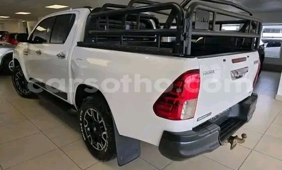 Sayi Na hannu Toyota Hilux White Mota in Maseru a Maseru Sayi Na hannu Toyota Hilux White Mota in Maseru a Maseru
