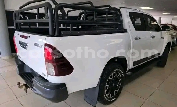 Sayi Na hannu Toyota Hilux White Mota in Maseru a Maseru Sayi Na hannu Toyota Hilux White Mota in Maseru a Maseru