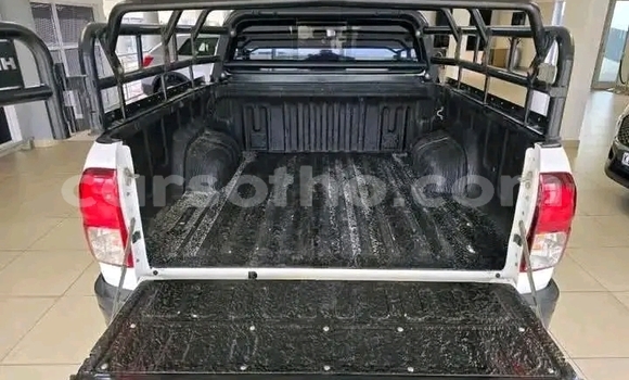 Sayi Na hannu Toyota Hilux White Mota in Maseru a Maseru Sayi Na hannu Toyota Hilux White Mota in Maseru a Maseru