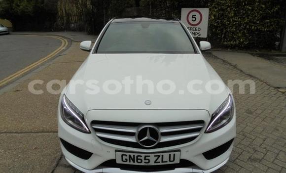 Sayi Na hannu Mercedes-Benz C-klasse AMG White Mota in Teyateyaneng a Berea Sayi Na hannu Mercedes-Benz C-klasse AMG White Mota in Teyateyaneng a Berea