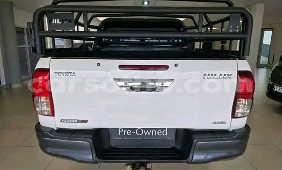 Sayi Na hannu Toyota Hilux White Mota in Maseru a Maseru Sayi Na hannu Toyota Hilux White Mota in Maseru a Maseru