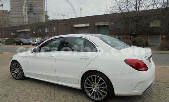 Sayi Na hannu Mercedes-Benz C-klasse AMG White Mota in Teyateyaneng a Berea Sayi Na hannu Mercedes-Benz C-klasse AMG White Mota in Teyateyaneng a Berea