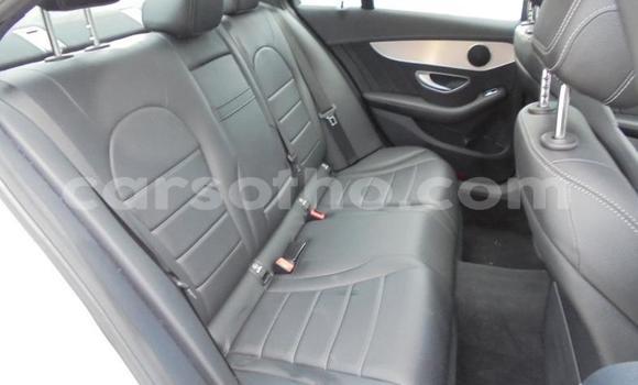 Sayi Na hannu Mercedes-Benz C-klasse AMG White Mota in Teyateyaneng a Berea Sayi Na hannu Mercedes-Benz C-klasse AMG White Mota in Teyateyaneng a Berea