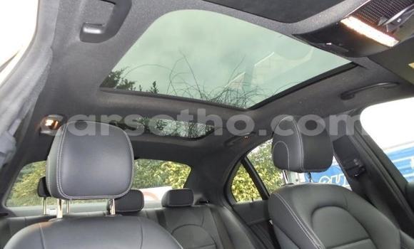 Sayi Na hannu Mercedes-Benz C-klasse AMG White Mota in Teyateyaneng a Berea Sayi Na hannu Mercedes-Benz C-klasse AMG White Mota in Teyateyaneng a Berea