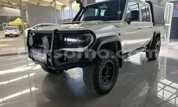 Sayi Na hannu Toyota Land Cruiser Black Mota in Maseru a Maseru