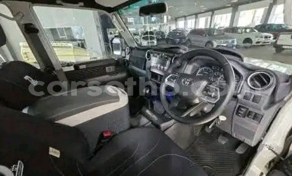 Sayi Na hannu Toyota Land Cruiser Black Mota in Maseru a Maseru Sayi Na hannu Toyota Land Cruiser Black Mota in Maseru a Maseru
