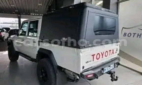 Sayi Na hannu Toyota Land Cruiser Black Mota in Maseru a Maseru Sayi Na hannu Toyota Land Cruiser Black Mota in Maseru a Maseru