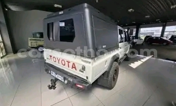 Sayi Na hannu Toyota Land Cruiser Black Mota in Maseru a Maseru Sayi Na hannu Toyota Land Cruiser Black Mota in Maseru a Maseru