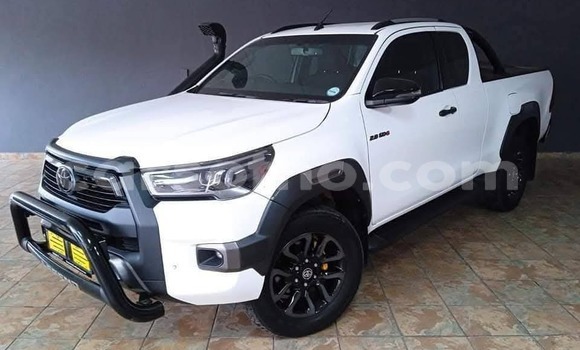 Sayi Na hannu Toyota Hilux White Mota in Maseru a Maseru Sayi Na hannu Toyota Hilux White Mota in Maseru a Maseru